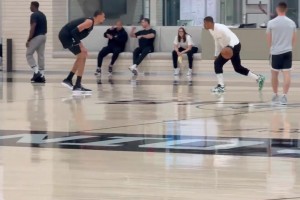 湖人加油 所有人都不看好你 偏偏你最争气！ 够权威了吗...