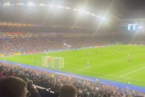 切尔西球迷赛中在看台齐喊：让罗塞尼尔滚蛋！