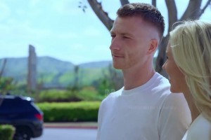 男女主姿势！赛后劳塔罗和图拉姆激情庆祝！